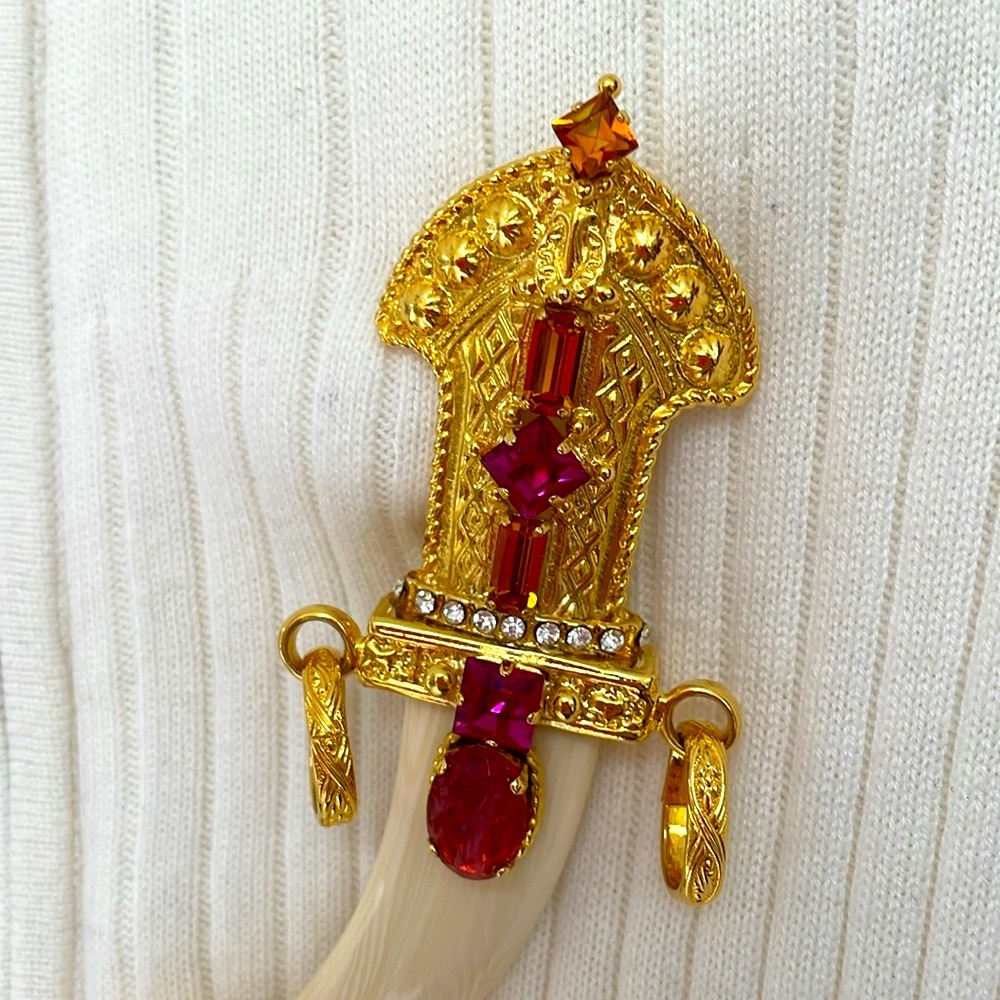 GIANFRANCO FERRE — GOLD AND GEM BROOCH - Picture 3 of 16